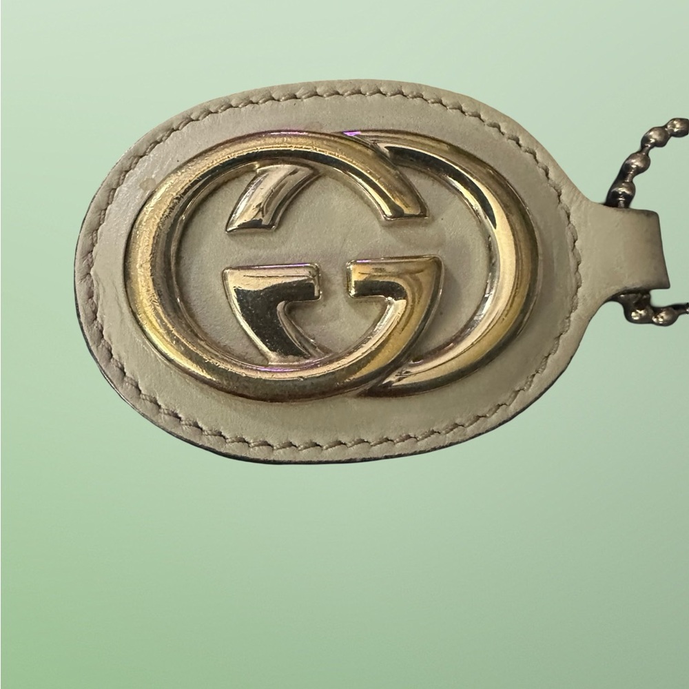 Gucci Gold Emblem on Cream Leather Key Holder